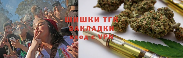твердый Строитель